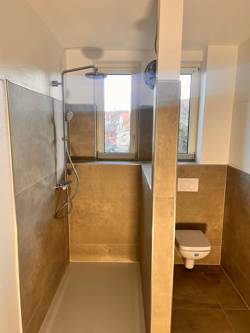 Fertiggestellte Dusche und WC